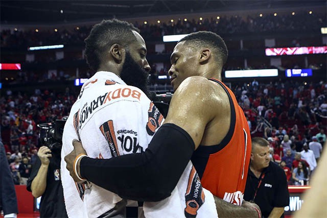 Khác với Kevin Durant, James Harden có mối quan hệ khá tốt với người đồng đội cũ Westbrook