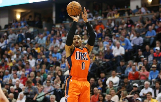 Westbrook bật Denver khỏi Play-off bằng cú ném thần sầu.