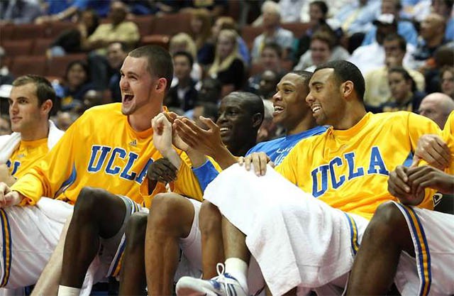 Kevin Love (trái) và Russell Westbrook trong màu áo UCLA