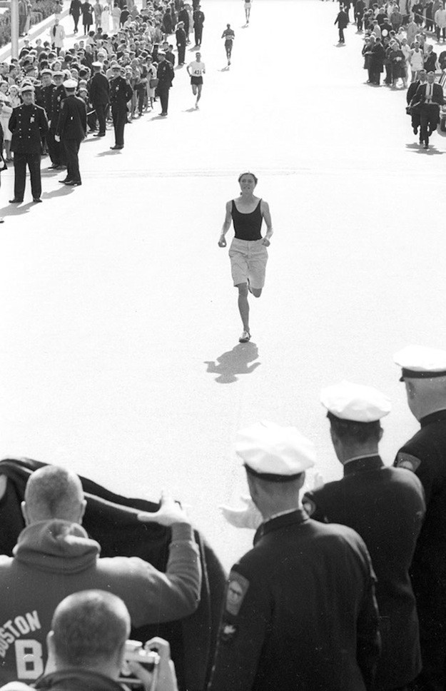 Bobbi chạy ''chui'' năm 1966