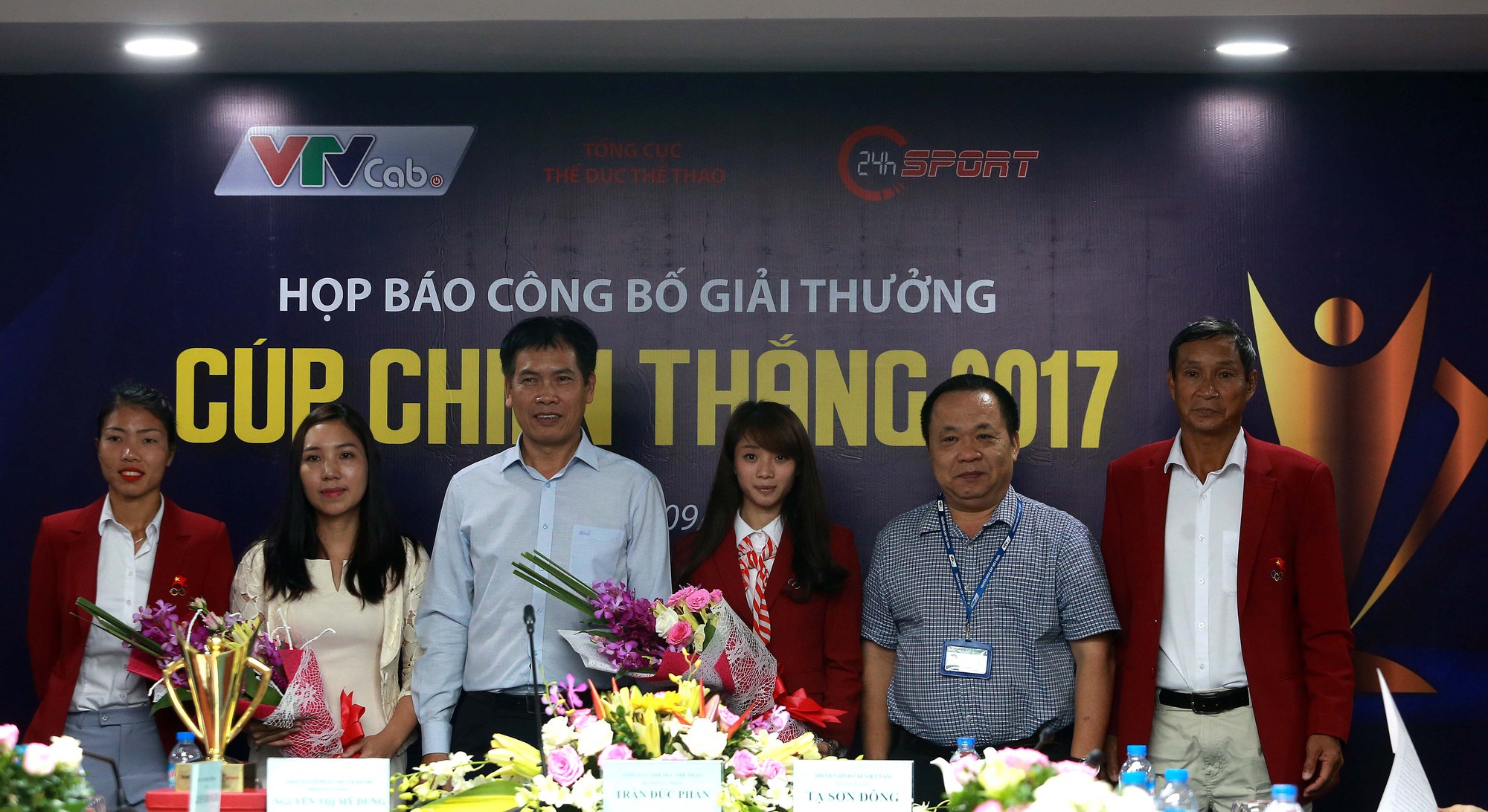 Dương Thúy Vi là 1 trong 3 khách mời cùng nhà vô địch nhảy xa Bùi Thị Thu Thảo và HLV Mai Đức Chung (bóng đá)