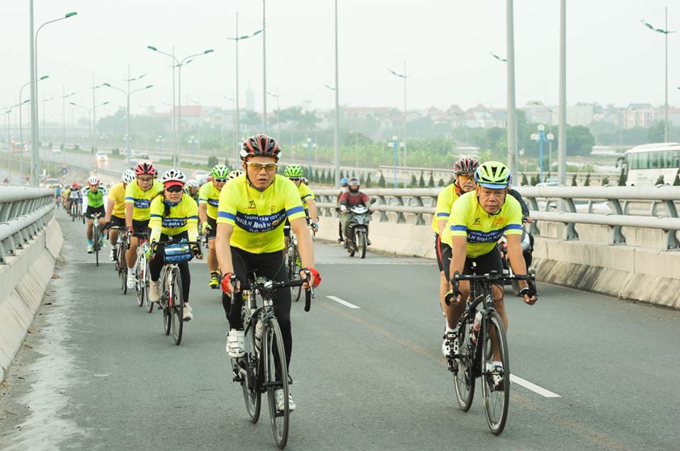 Các thành viên CLB xe đạp Quận Hoàn Kiếm