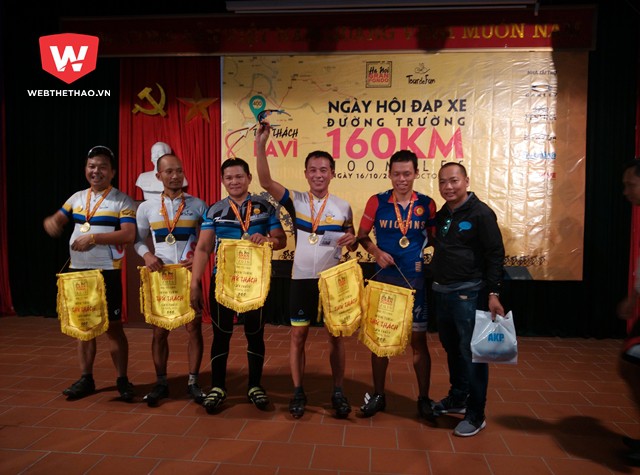 Team số 2 gồm các thành viên CLB xe đạp Tour de Fun, Thủ Đức và Nam Thăng Long giành giải Nhất thử thách chinh phục Ba Vì