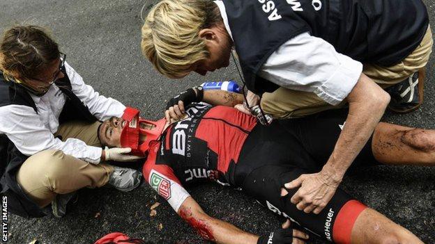 Richie Port chấn thương nặng khi đổ dốc, buộc phải dừng thi đấu