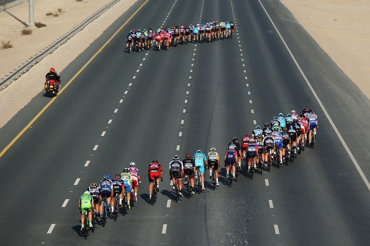Các tay đua bố trí theo hàng ngang khi gặp gió ngang/xiên ở giải Qatar