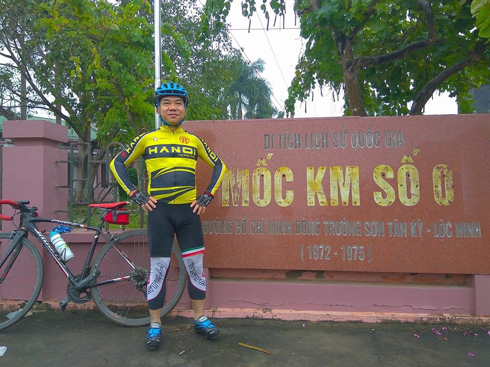 Anh Nguyễn Tiến Hùng (sinh năm 1968) trong lần đầu đạp xe xuyên Việt 