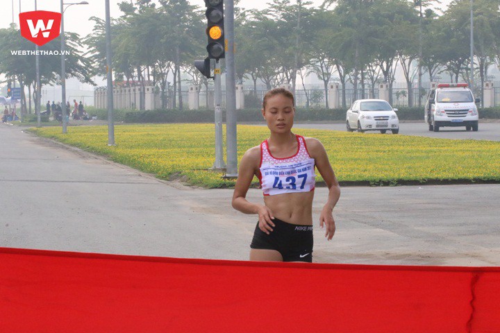 Phan Thị Bích Hà giành HCV 20km đi bộ với thời gian 1 giờ 50 phút, hơn người thứ 2 gần 4 phút