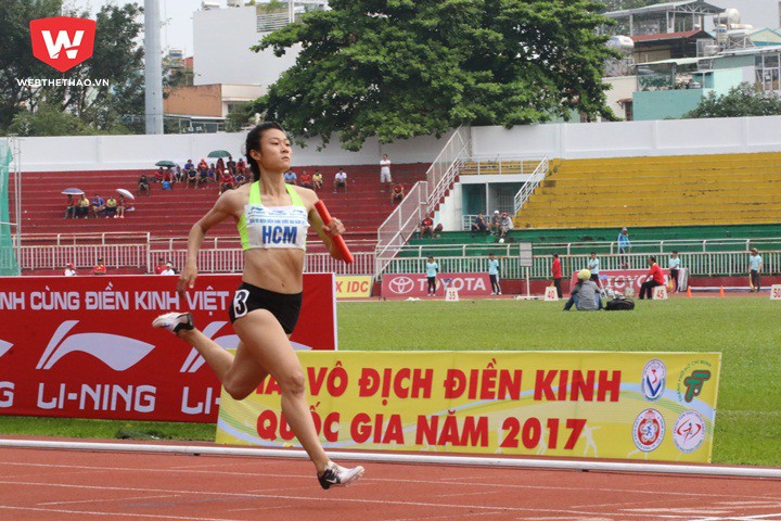 Lê Tú Chinh dễ dàng đánh bại 2 đàn chị Nguyễn Thị Huyền, Bùi Thị Thu Thảo khi đua 100m. Đây là HCV thứ 3 của Tú Chinh tại giải VĐQG 2017