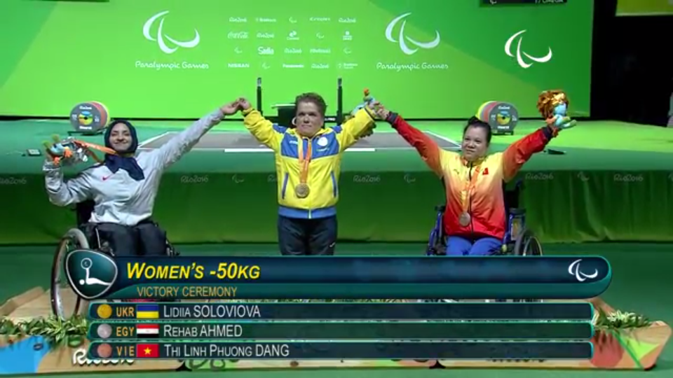 Đặng Thị Linh Phượng cùng Lê Văn Công giúp đội tuyển cử tạ Việt Nam tỏa sáng tại Paralympic 2016