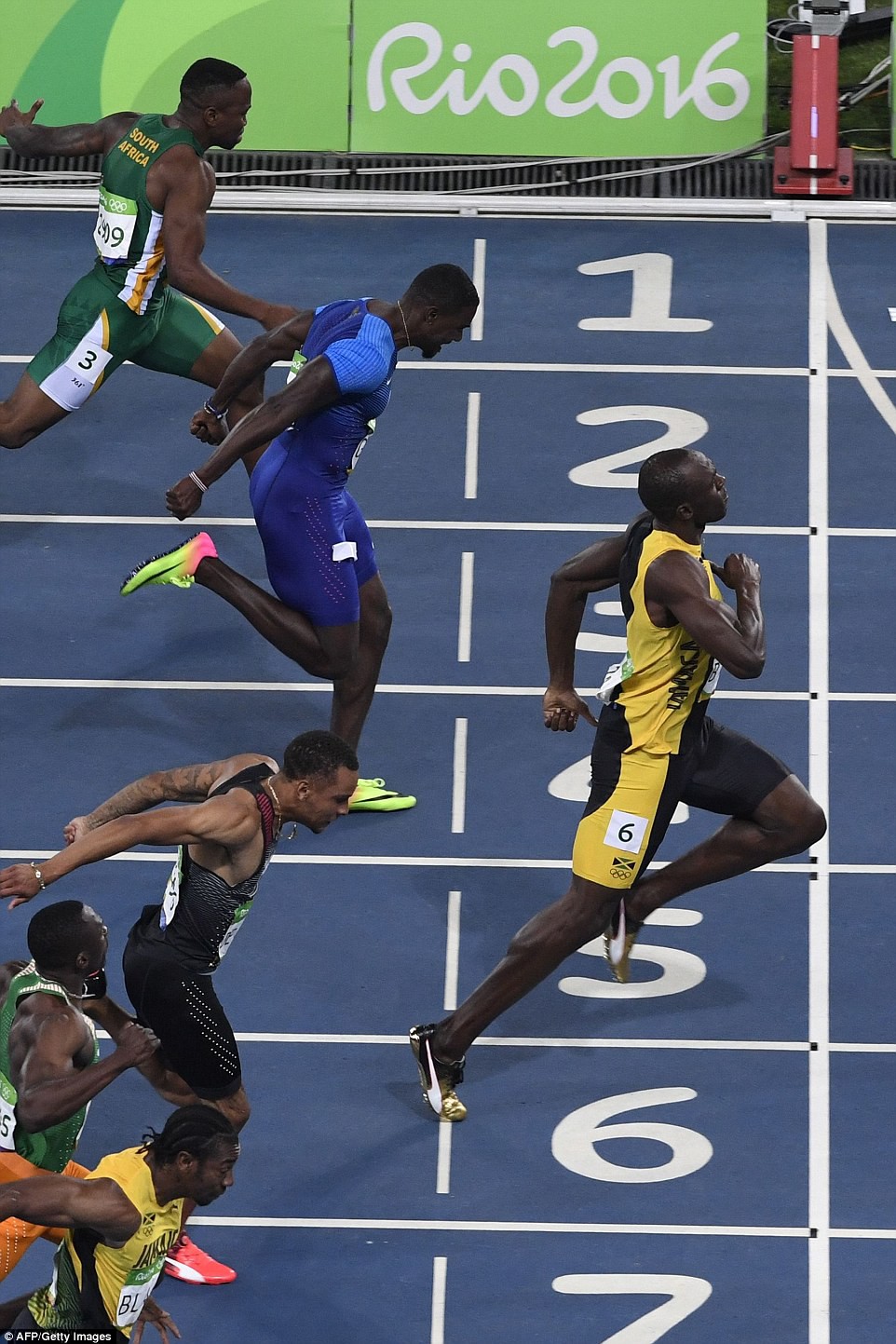 Usain Bolt xuất phát chậm nhưng có cú nước rút cực tốt