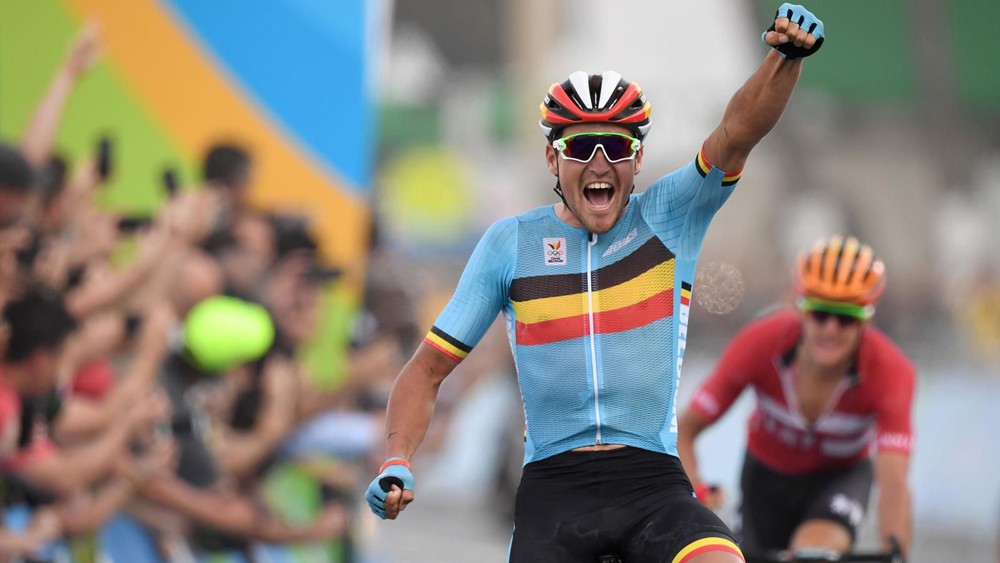 Greg Van Avermaet về đích