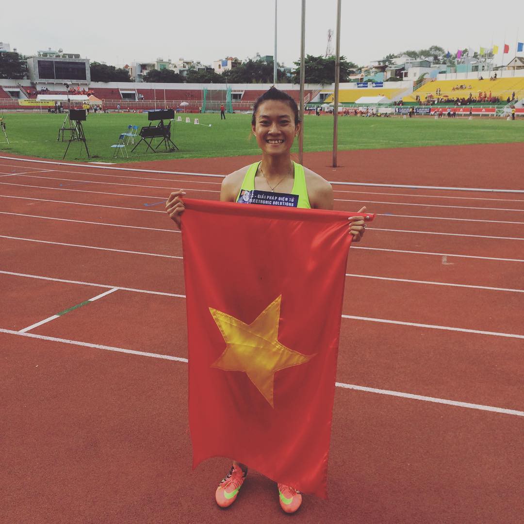 Tú Chinh tiếp nối đàn chị Vũ Thị Hương ở cự li 100m và 200m