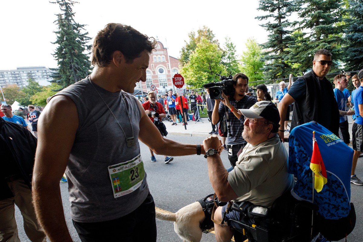 Justin Trudeau chọn bib số 23 với ý nghĩa Thủ tướng thứ 23 của Canada. Bố ông là Pierre Trudeau, Thủ tướng thứ 15 của Canada