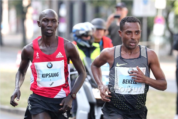 Bekele và Kipsang đều có một cuộc đua chất lượng cao khi cả 2 đều có kỷ lục cá nhân