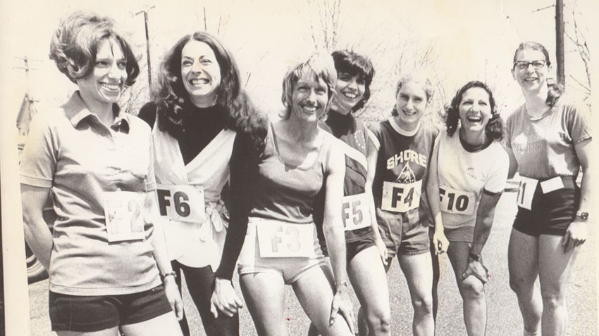 Năm 1972, phụ nữ mới chính thức được tham gia Boston Marathon. 5 năm sau thời điểm Kathrine Switzer trở thành người phụ nữ hoàn thành Boston Marathon (có Bib chính thức)