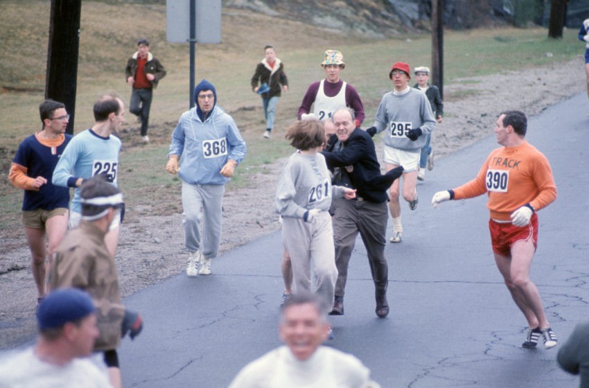Cảnh xô đẩy giữa giám đốc giải Jock Semple và Kathrine Switzer là hình ảnh kinh điển của giải Boston Marathon, mở ra cuộc cách mạng về bình đẳng giới trong môn thể thao chạy đường dài. Dù 5 năm sau đó, Boston Marathon mới chính thức đưa vào nội dung đua tranh dành cho nữ