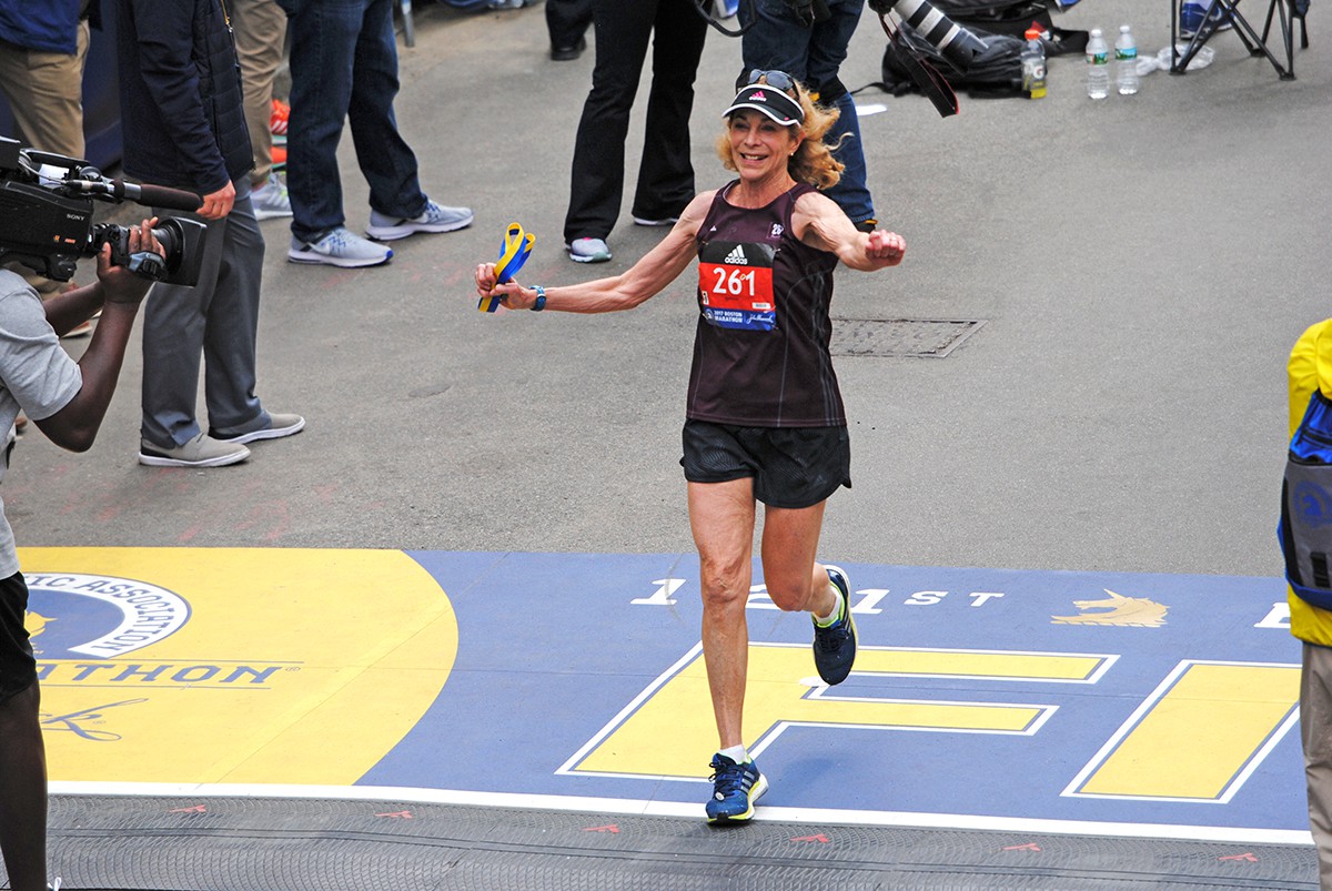 Katherine Switerzer được đón chào nồng nhiệt khi bà trở lại đường đua Boston Marathon sau 50 năm