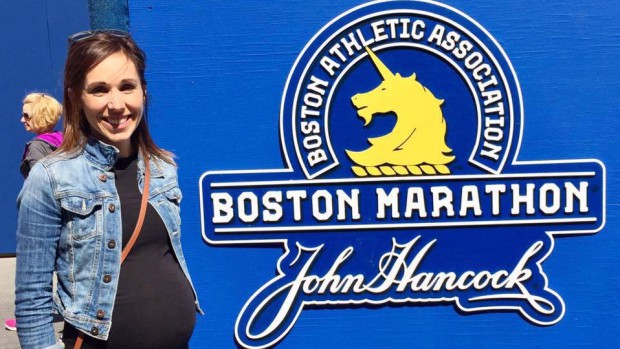 Julie McGivery hoàn thành Boston Marathon khi mang bầu 8 tháng. Cô mất gần 7 giờ để hoàn thành, rất xa so với thời điểm cô đạt chuân Boston (3 giờ 35 phút)