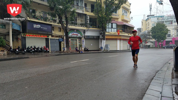 Runner chạy bộ sáng mùng 1 Tết trên đường ''vắng tanh như chùa Bà Đanh''
