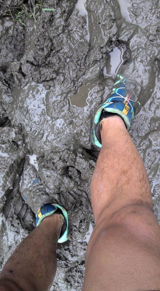 Bùn lầy trên đường chạy 70km Vietnam Mountain Marathon 2016 (Sapa)