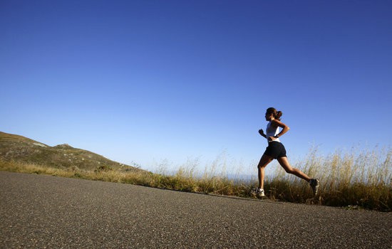 Chạy leo dốc giúp tăng cường sức mạnh cơ bắp