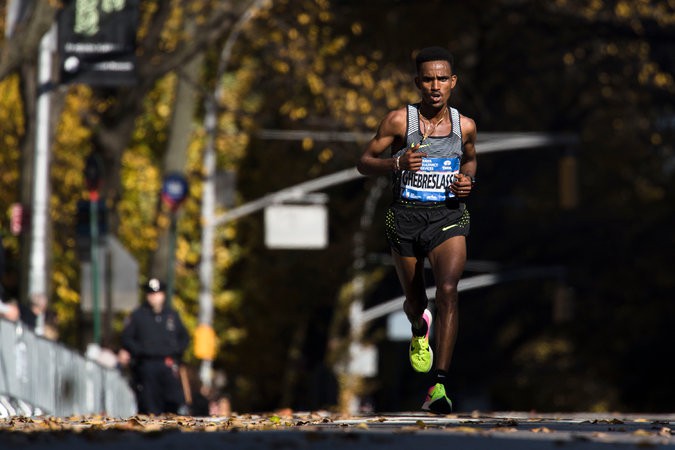 Ghirmay Ghebreslassie sẽ còn bứt phá ở các giải marathon lớn sắp tới. Ảnh: New York Times