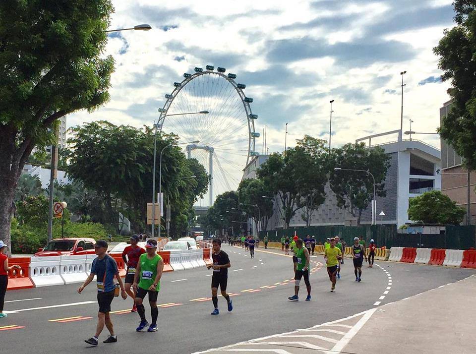 Thời tiết tại Singapore Marathon có độ ẩm rất cao. Ảnh: Sunday Running Club (SRC)