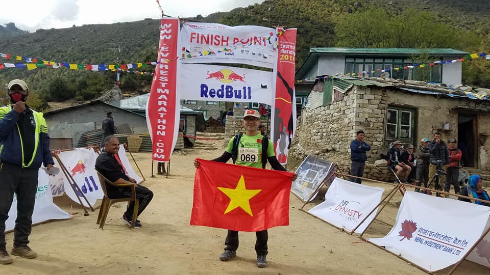 VĐV Phạm Duy Cường tại vạch đích Tenzing-Hillary Everest Marathon