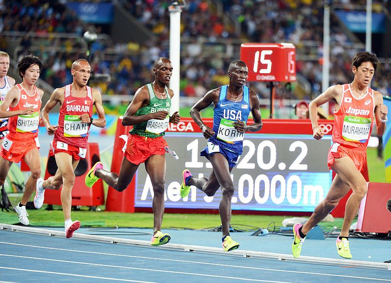 Yuta Shitara trên đường đua 10.000m tại Rio 2016