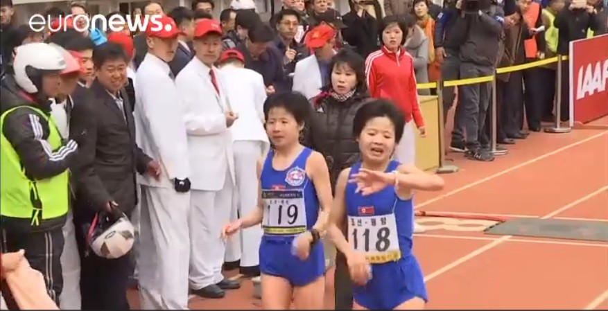 Vô địch, Á quân nữ marathon là 2 chị em sinh đôi của chủ nhà