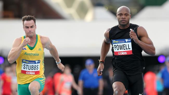 Asafa Powell, VĐV từng giữ KLTG 100m, dễ dàng chiến thắng ở cự ly 60m