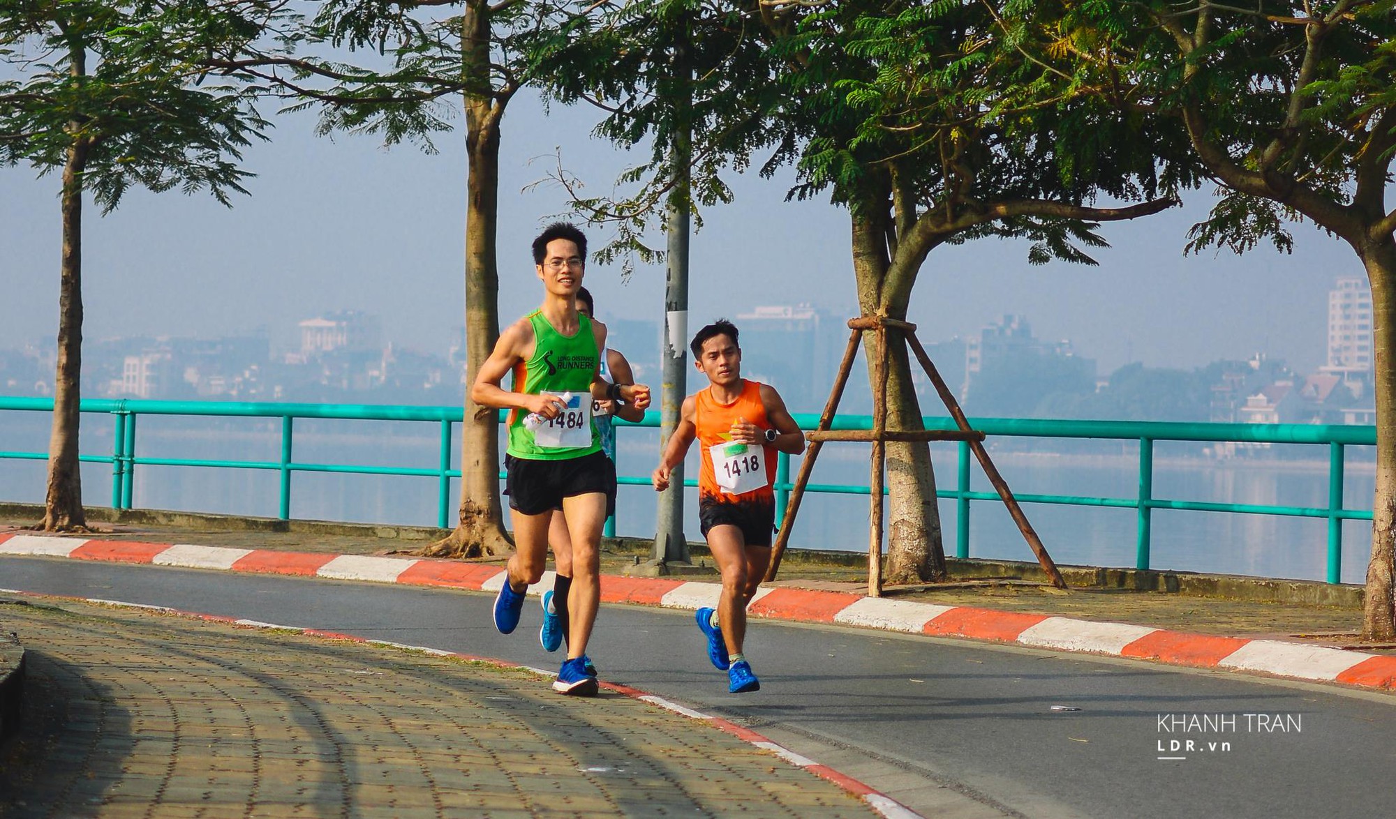 VĐV Cao Ngọc Hà, á quân 100km Vietnam Mountain Marathon 2016 làm pacer-người dẫn tốc độ cho quán quân người Việt 70km VMM 2015
