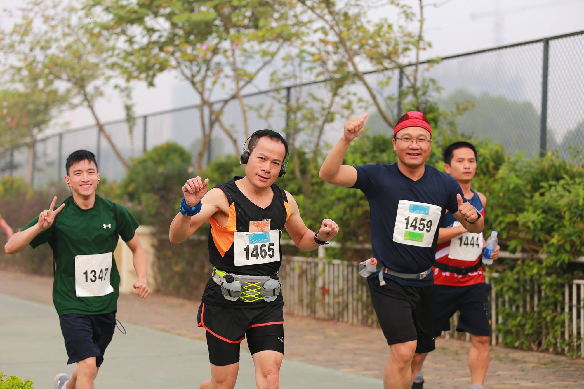 Ông Khuất Việt Hùng, Phó thường trực Ủy ban ATGT Quốc gia, chạy bộ cùng bạn chạy nhóm Trio69