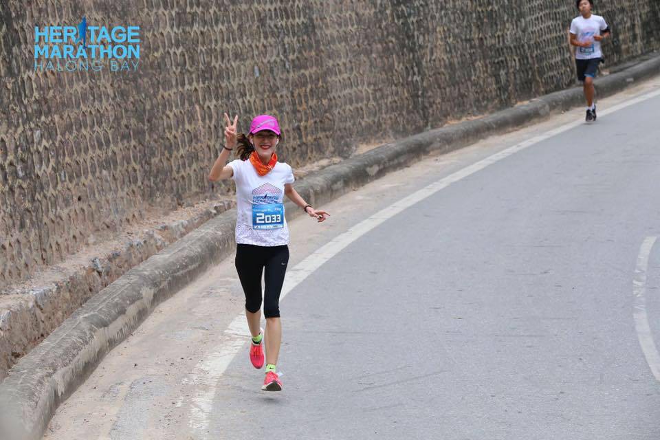 Phương Thùy ở giải chạy Halong Heritage Marathon