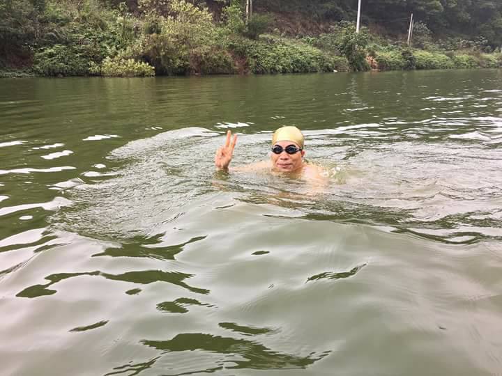 Ảnh Phạm Hồng Hải lần đầu tiên bơi đường trường 3,2km trong 1giờ 30 phút đầu tháng 2/2017