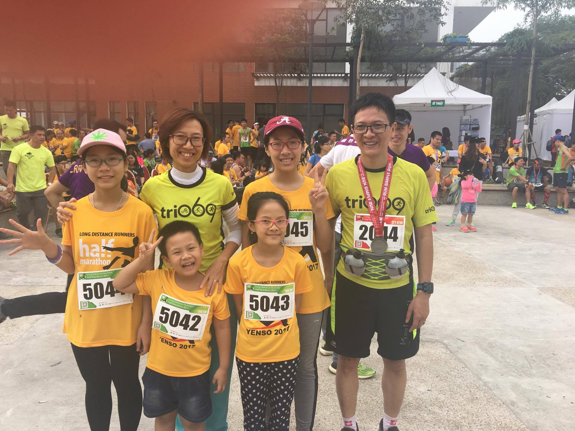 Loại bỏ được nhiều bệnh tật, anh Xuân Lộc quyết tâm lôi kéo được cả 5 thành viên gia đình chạy bộ cùng mình