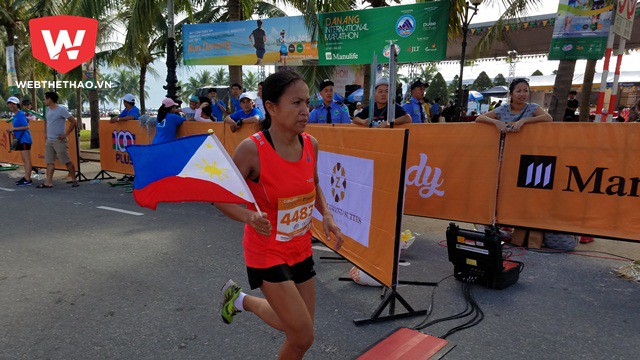 VĐV nữ người Philippines (4483) về nhất 42km sau 3 giờ 27 phút