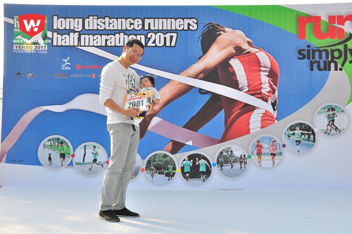 Khán giả nhỏ tuổi nhất giải LDR Half Marathon 2017