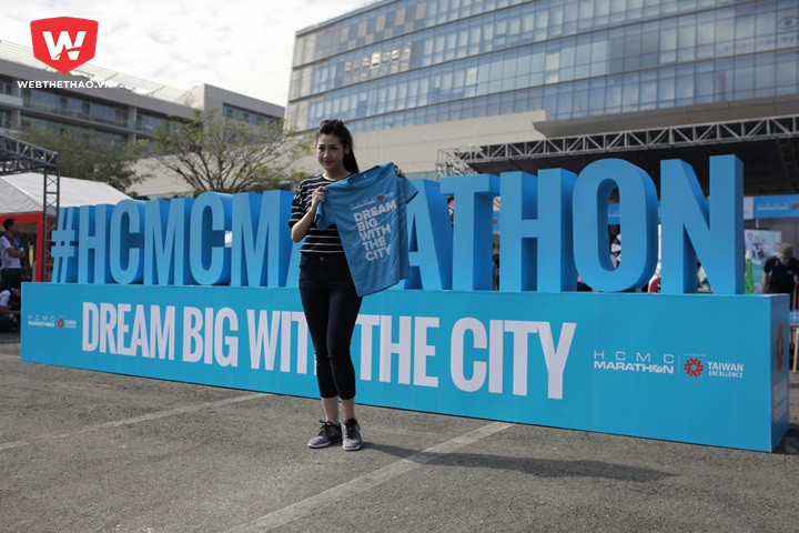 Dương Tú Anh hào hứng tham gia chạy bộ HCMC Marathon trước tin đồn tình ái