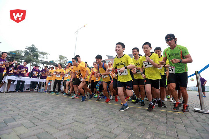 Các VĐV 10km xuất phát