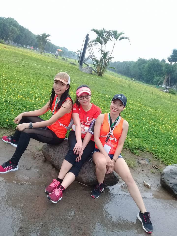 Thu Thủy và 2 bạn TNV ở Ecopark Marathon