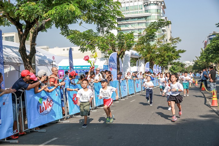 HCMC Run 2017 sẽ diễn ra trong 2 ngày 14-15/1, trong đó Ngày hội khởi động và hoạt động chạy vui dành cho trẻ em trong ngày 14/01
