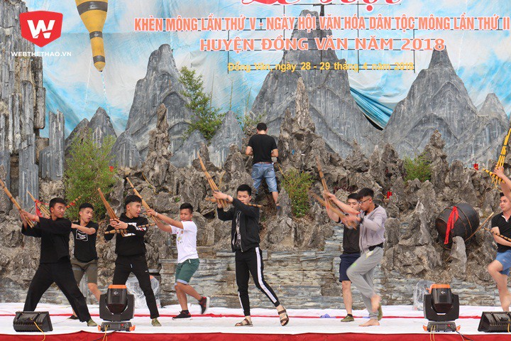 Lễ hội khèn Mông lần thứ 5 - Ngày hội văn hóa dân tộc Mông lần thứ 2 được tổ chức tại cùng địa điểm khiến các VĐV có cơ hội trải nghiệm văn hóa bản sắc của Đồng Văn, Hà Giang