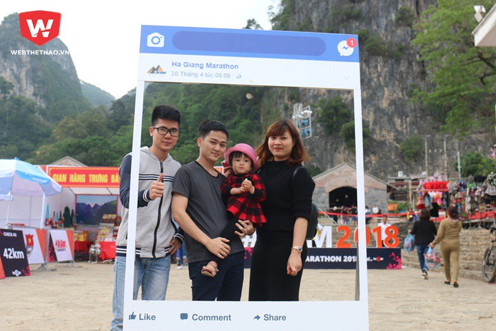 Hà Giang Marathon 2018 diễn ra đúng dịp lễ 30/4 nên nhiều gia đình kết hợp thể thao và du lịch
