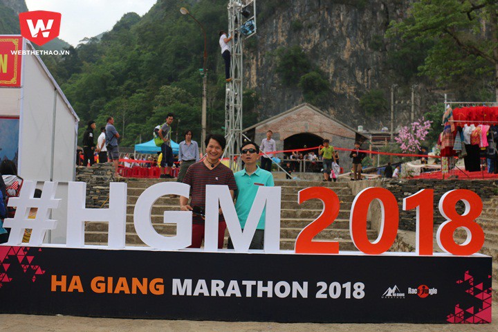 VĐV khiếm thị Nguyễn Huy Việt (phải) cũng sẽ chạy cự ly 21km để trải nghiệm của vẻ đẹp của đèo Mã Pí Lèng, một trong tứ đại đỉnh đèo của Việt Nam