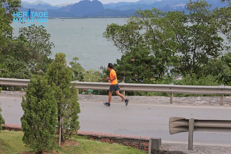 Halong Bay Heritage Marathon có đường chạy độc đáo bên vịnh Hạ Long
