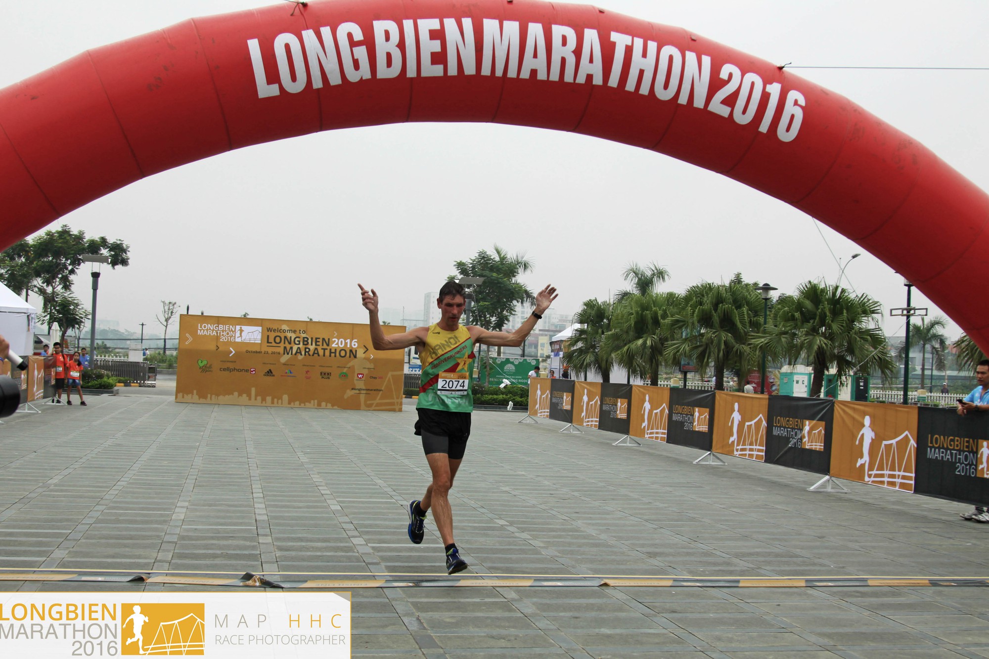 Đại sứ Anh Giles Lever chạy giải Longbien Marathon 2016