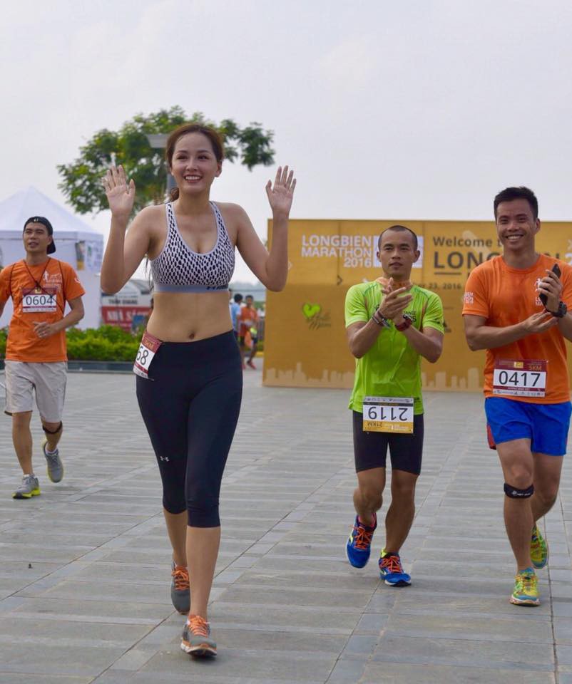 PV Webthethao cùng CEO Hellomam hộ tống Hoa hậu Việt Nam về đích trong tiếng vỗ tay của các runner