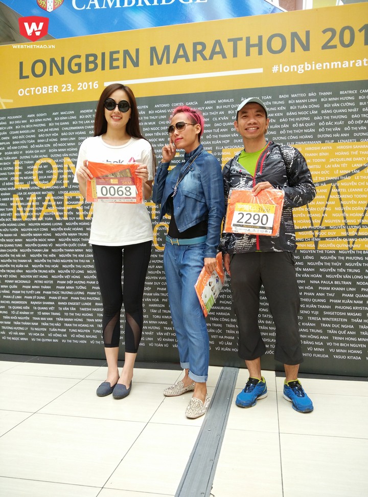 Mai Phương Thúy cùng với những người bạn của mình bay từ Tp.HCM ra chạy giải marathon ''mùa thu'' Hà Nội