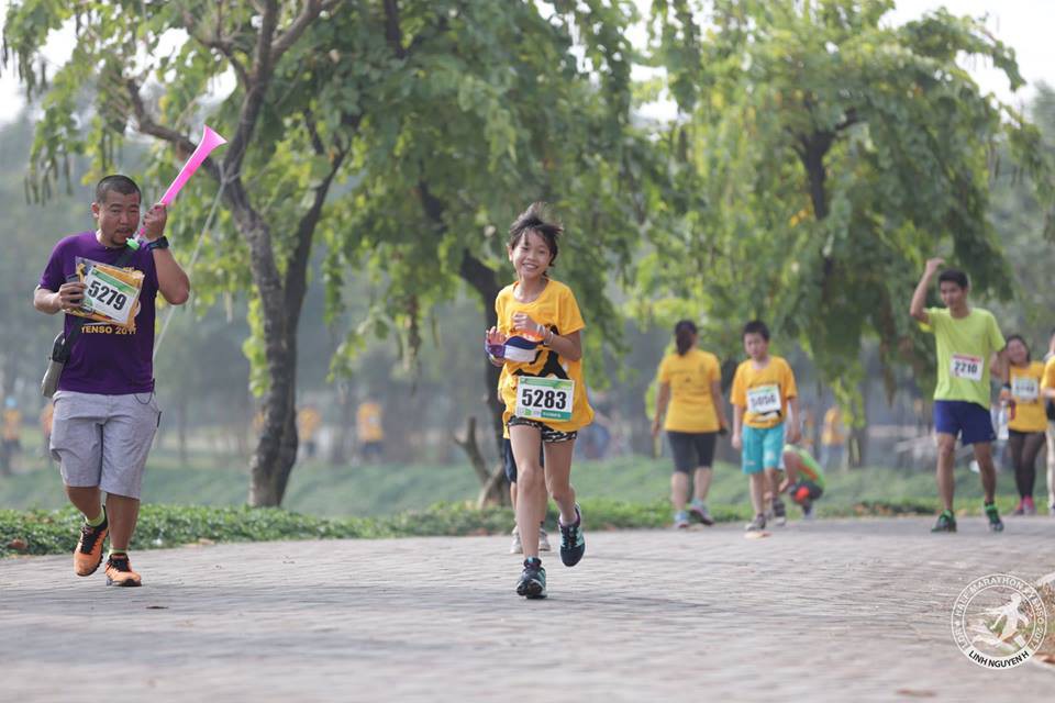 Ironman Đặng Ngọc Lâm, hay ''bác Lâm béo'' theo cách gọi của các cháu nhỏ, đóng vai trò pacer - người dẫn tốc độ kiêm hoạt náo viên động viên các runner nhí trên đường chạy
